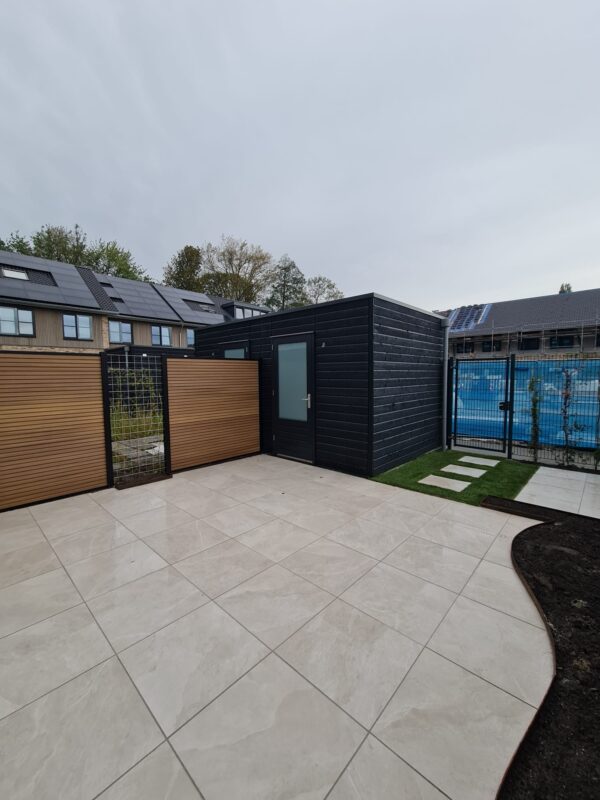 Achtertuin van een nieuwbouw woning volledig aanleggen